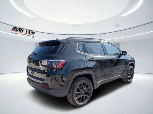 New 2026 Jeep Compass Latitude image 3