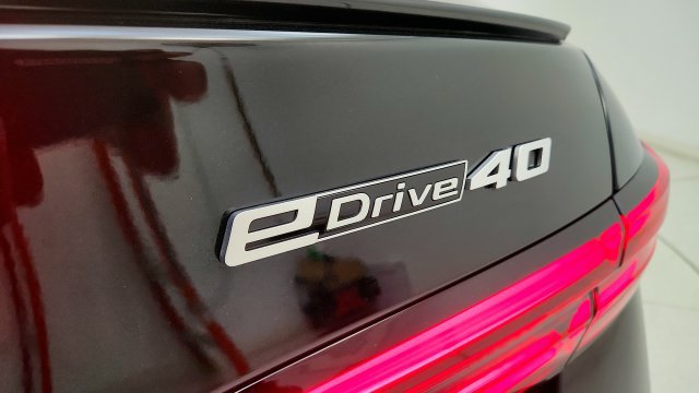 Used 2027 BMW i5 eDrive40 w/ M Sport Package RWD image 36