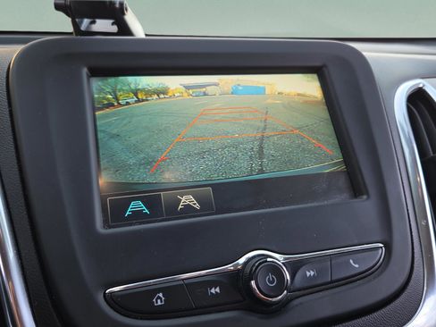 Used 2018 Chevrolet Equinox LT image 23