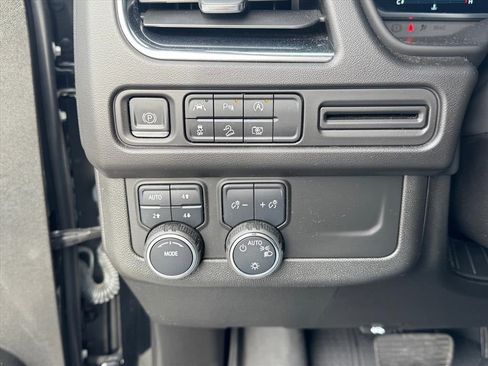 Used 2023 Chevrolet Tahoe Z71 w/ Luxury Package image 19