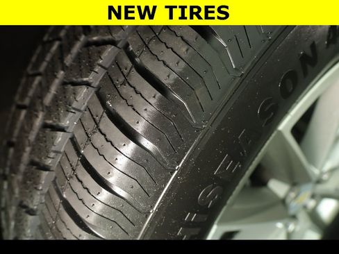 Used 2023 Chevrolet Traverse LT image 6