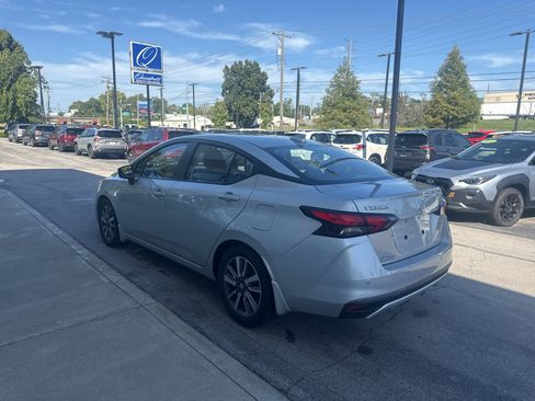 Used 2020 Nissan Versa SV FWD image 5