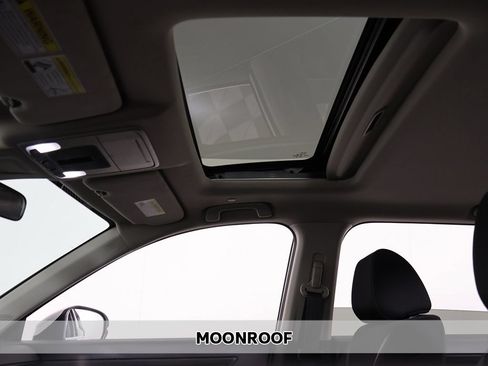 Used 2024 Honda CR-V EX image 3