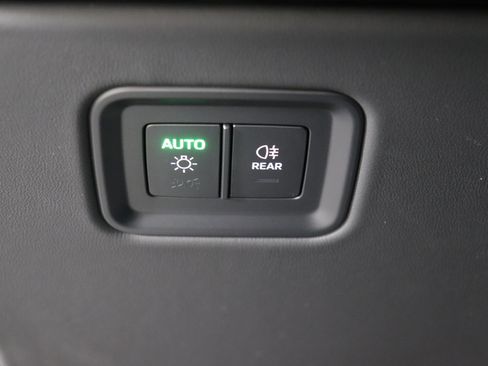 Used 2025 Porsche Macan Electric image 31