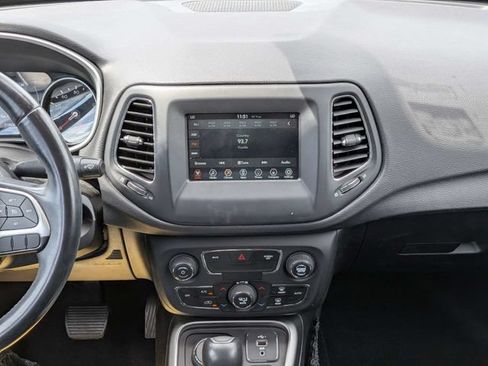 Used 2020 Jeep Compass Latitude AWD/4WD image 19