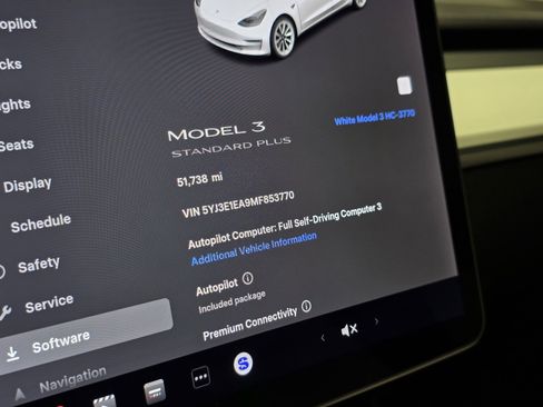 Used 2021 Tesla Model 3 Standard Range Plus image 4