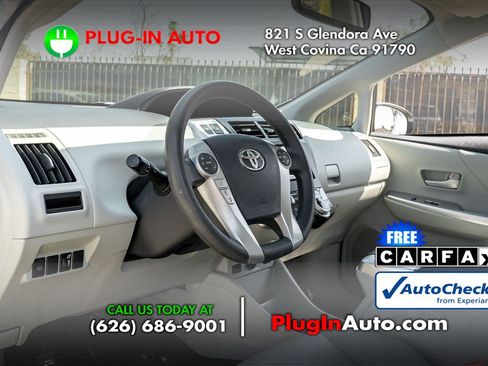 Used 2012 Toyota Prius V Five image 6