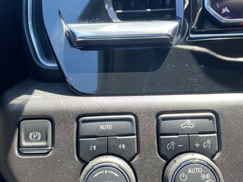 Used 2025 Chevrolet Silverado 1500 LT image 25