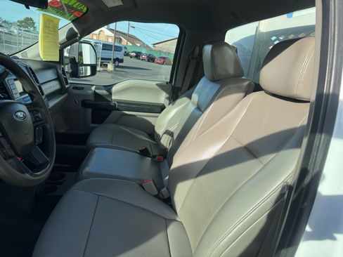 Used 2017 Ford F550 4x4 Regular Cab Super Duty image 11