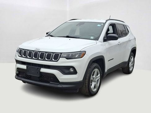 Used 2023 Jeep Compass Latitude image 1