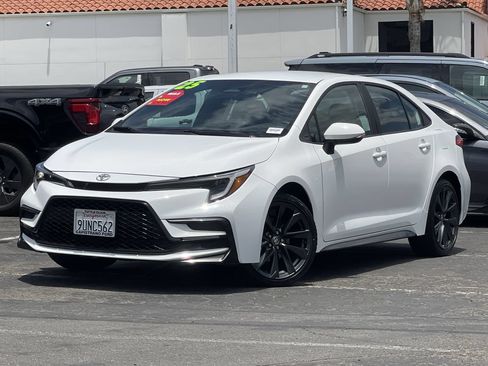 Used 2025 Toyota Corolla SE FWD image 1