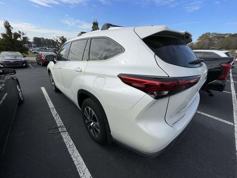 Used 2021 Toyota Highlander XLE image 7