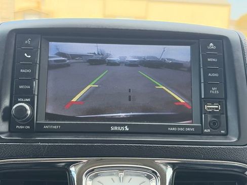 Used 2016 Chrysler Town & Country Touring FWD image 44