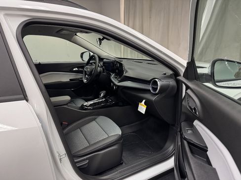 New 2026 Chevrolet Trax LT w/ LT Convenience Package image 17