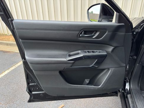 Used 2024 Nissan Pathfinder SV w/ SV Premium Package FWD image 39