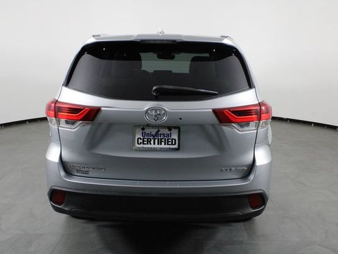 Used 2019 Toyota Highlander XLE AWD/4WD image 10