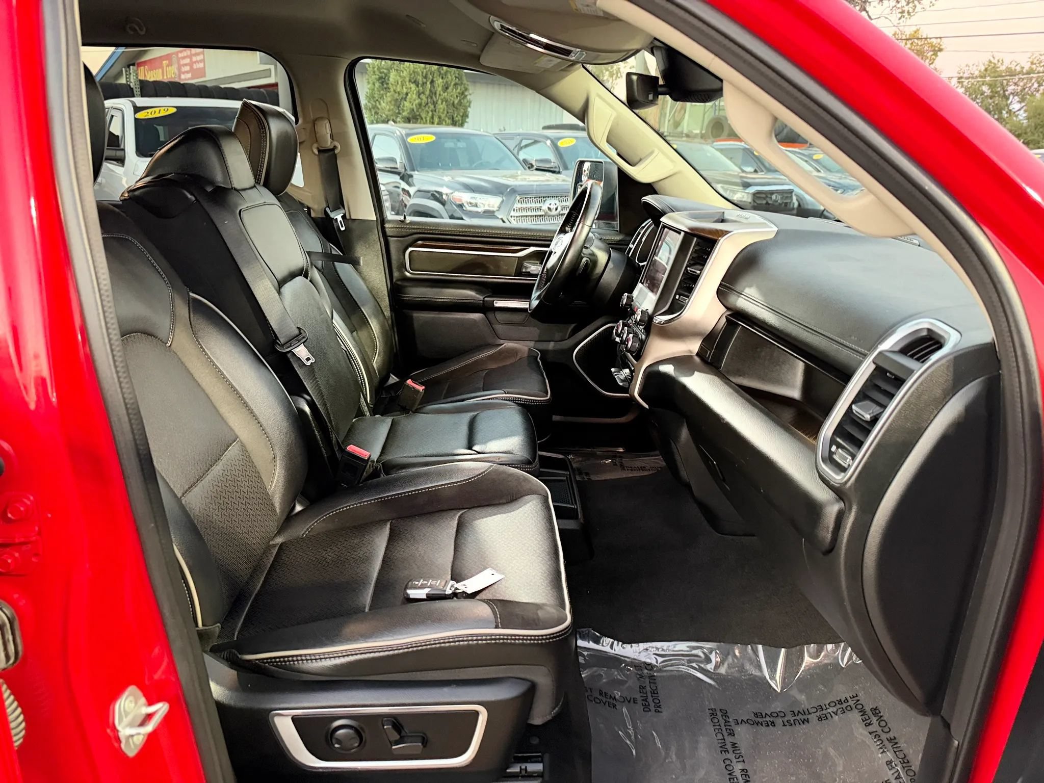 Used 2022 RAM 1500 Laramie AWD/4WD image 23