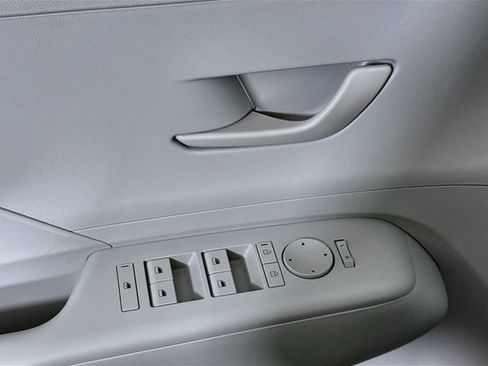Certified 2025 Hyundai Kona SEL AWD/4WD image 19