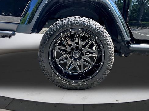 Used 2022 Jeep Gladiator Rubicon w/ LED Lighting Group AWD/4WD image 35