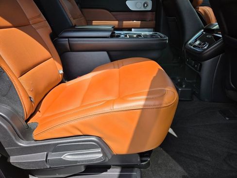 Used 2019 Lincoln Navigator Reserve AWD/4WD image 38