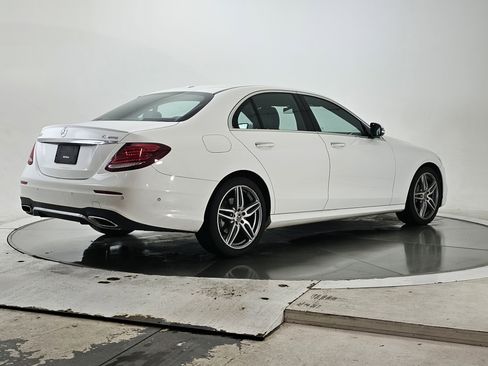 Used 2017 Mercedes-Benz E 300 4MATIC image 3