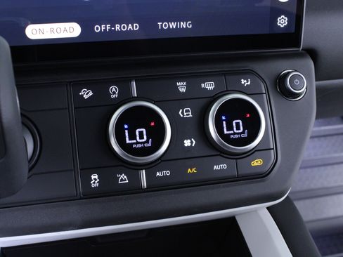 New 2026 Land Rover Defender 110 X-Dynamic SE image 23