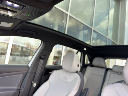 Used 2021 Volkswagen ID.4 Pro S image 16