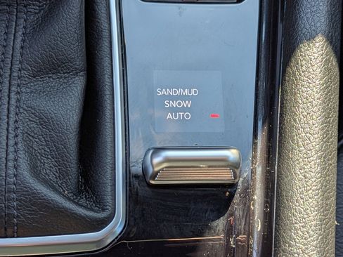 Used 2025 Jeep Compass Latitude image 24