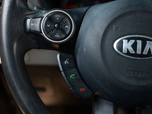 Used 2014 Kia Soul + image 25