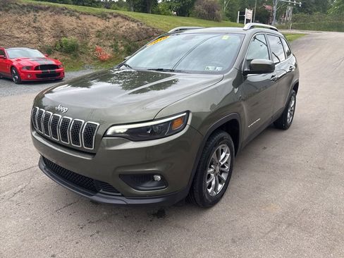 Used 2019 Jeep Cherokee Latitude Plus w/ Cold Weather Group AWD/4WD image 7