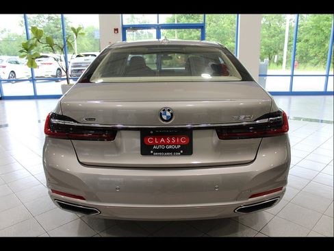 Used 2020 BMW 750i xDrive w/ Autobahn Package AWD/4WD image 5