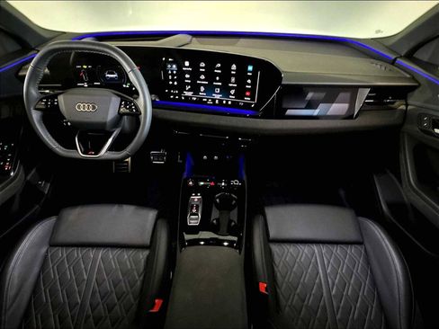 Used 2025 Audi SQ6 e-tron Prestige w/ 21" Black Optic Wheel Package AWD/4WD image 17