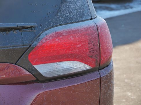 Used 2017 Chrysler Pacifica Touring-L image 17