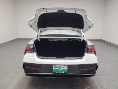 Used 2025 Hyundai Elantra SEL image 29