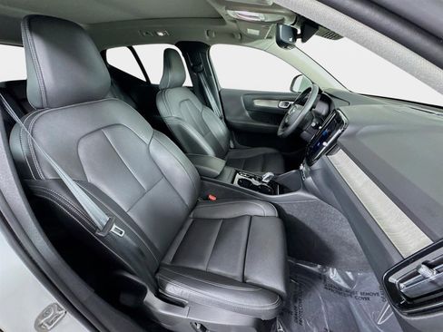 Used 2024 Volvo XC40 B5 Ultimate w/ Protection Package Premier image 31