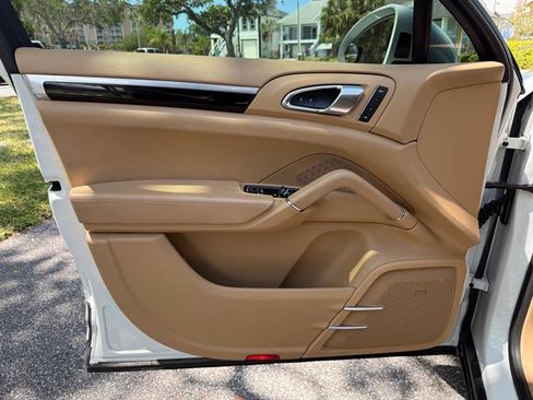 Used 2017 Porsche Cayenne Platinum Edition AWD/4WD image 12