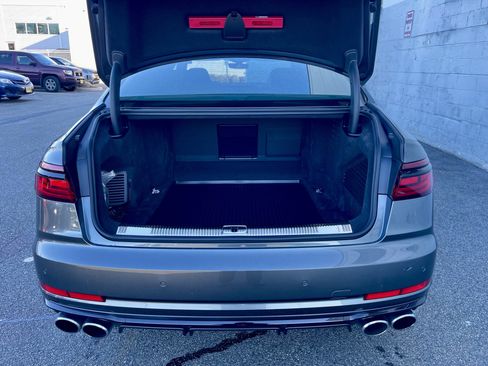 Used 2025 Audi S8 image 37