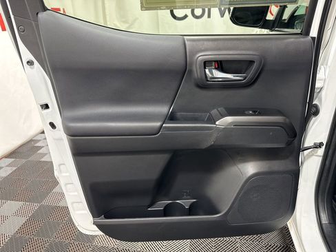 Used 2022 Toyota Tacoma TRD Off-Road image 18