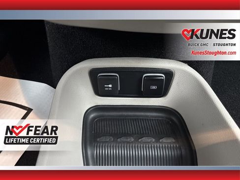 Used 2019 Chrysler Pacifica Touring-L image 23