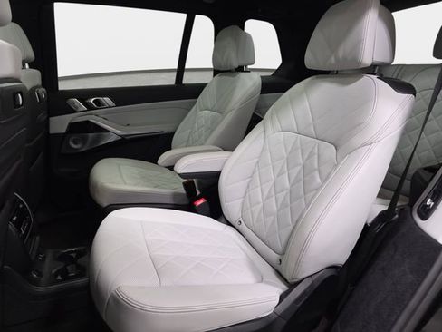 Certified 2023 BMW X7 xDrive40i w/ Executive Package image 11