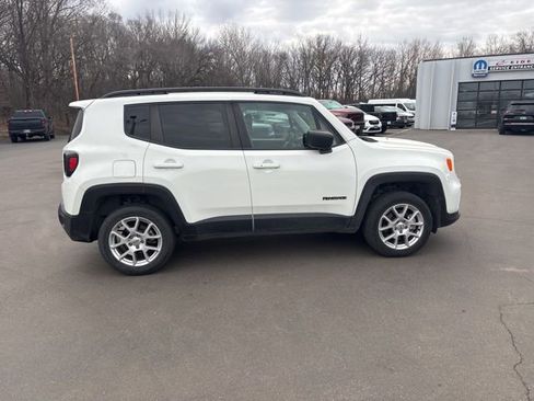 Used 2022 Jeep Renegade Latitude image 12