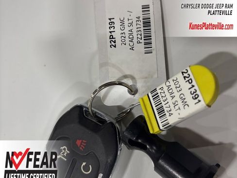 Used 2023 GMC Acadia SLT image 29