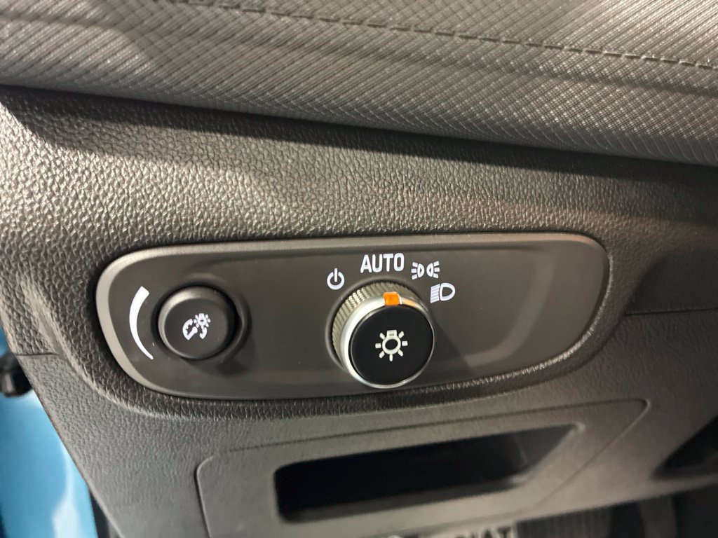 Used 2025 Chevrolet TrailBlazer LT AWD/4WD image 16