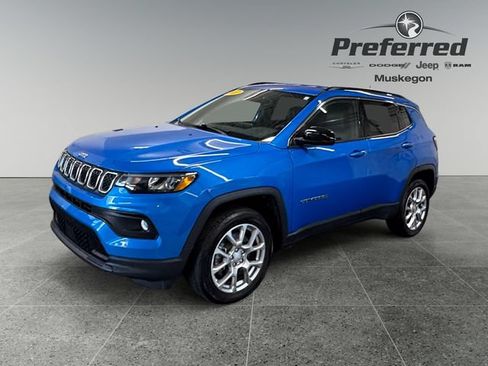 Used 2023 Jeep Compass Latitude AWD/4WD image 10