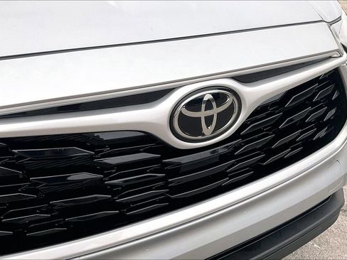 Used 2023 Toyota Highlander L AWD/4WD image 33