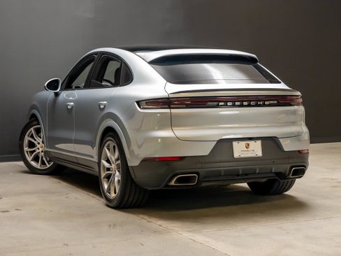 Certified 2024 Porsche Cayenne Coupe AWD/4WD image 3