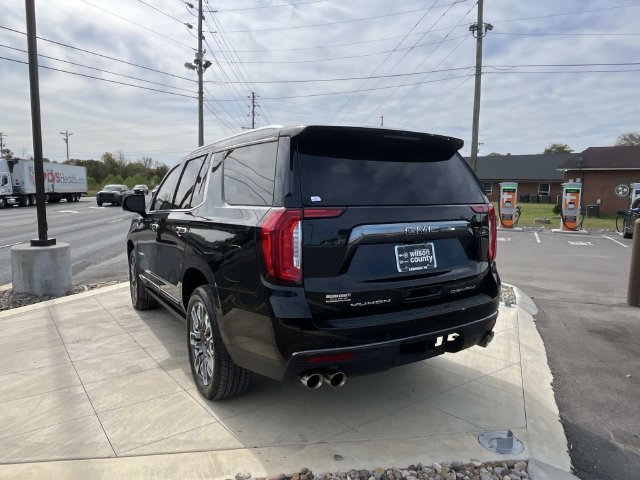 Used 2023 GMC Yukon Denali Ultimate AWD/4WD image 3