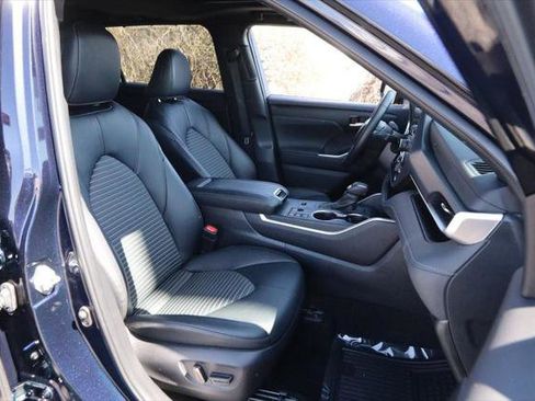 Certified 2024 Toyota Highlander XSE image 28