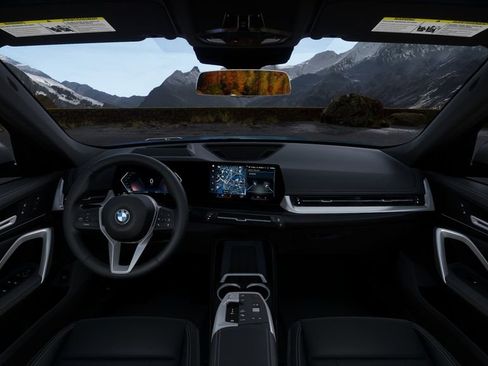 Used 2025 BMW X1 xDrive28i w/ Technology Package image 27