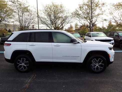 New 2025 Jeep Grand Cherokee Limited w/ Luxury Tech Group II image 8